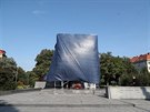 Napodruhé zakrytá socha marála Konva v Praze 6 (30. srpna 2019)