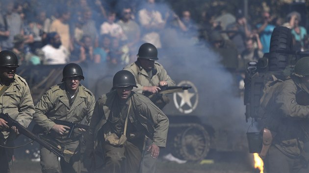 Davy pznivc vojensk historie dorazily v sobotu do vojenskho muzea v Leanech na Beneovsku na sedmnct ronk akce Tankov den (31. srpna 2019).