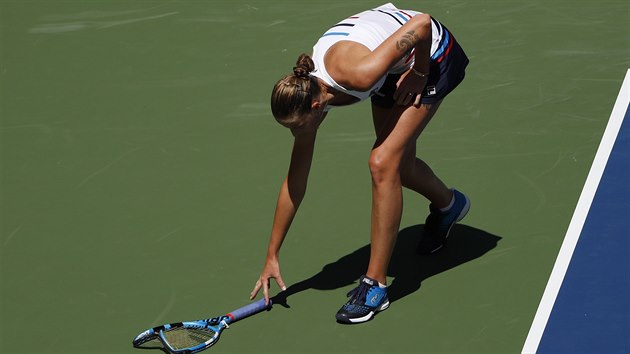 Karolna Plkov ve tetm kole US Open vzteky rozbila raketu.