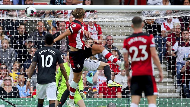 Jannik Vestergaard ze Southamptonu (uprosted) dv gl do st Manchesteru United.