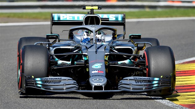 Valtteri Bottas z Mercedesu na trati kvalifikace Velk ceny Belgie