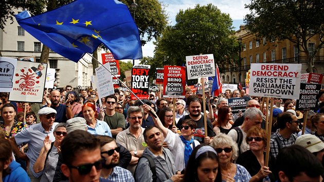 Protest proti rozhodnut britskho premira Borise Johnsona, jen ohlsil nkolikatdenn peruen prce parlamentu ped 31. jnem, kdy m zem opustit Evropskou unii. (31. srpna 2019)