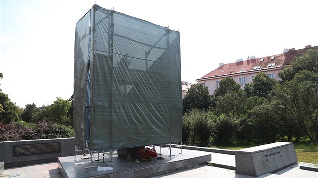 est mstsk st navrhuje, aby byl pomnk pesunut na zahradu ruskho velvyslanectv v Praze.  (30. 8. 2019)