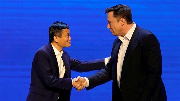 Elon Musk a Jack Ma na Svtov konferenci o uml inteligenci v anghaji (29. srpna 2019)