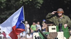Jeden z ú�astník� sedmnáctého ro�níku akce Tankový den, na který dorazily do...