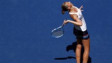 Karolína Plíková podává ve tetím kole US Open.