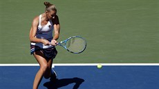 Karolína Plíková hraje bekhend ve tetím kole US Open,