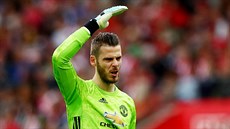 Gólman David de Gea z Manchesteru United povykuje na své spoluhrá�e v pr�b�hu...