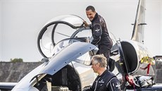 Pílet francouzského týmu Breitling Jet Team do Hradce Králové (30. 8. 2019)