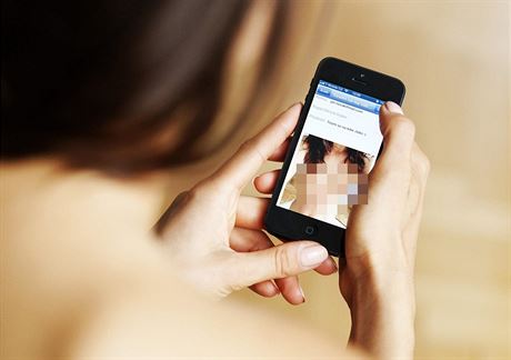 Sexting provozuje tém 90 procent dosplé populace.