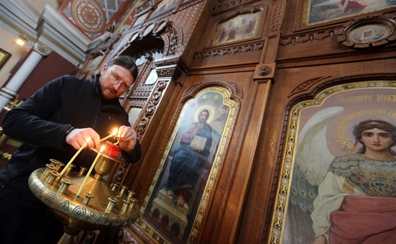 Otec Vít Metoděj Kout slouží v pravoslavném kostele sv. Olgy ve Františkových...