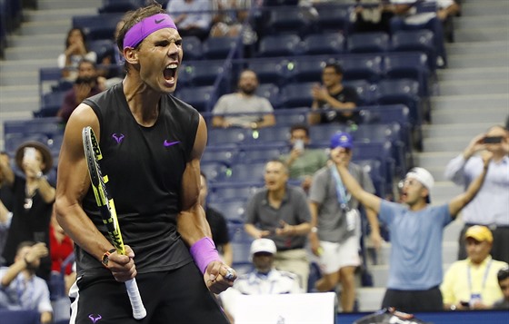 panl Rafael Nadal slaví postup do semifinále US Open.