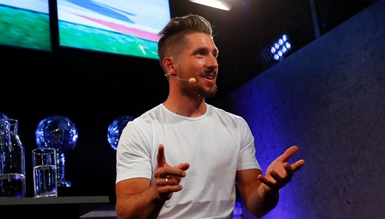 Rakouský lya Marcel Hirscher na tiskové konferenci, na ní oznámil konec...