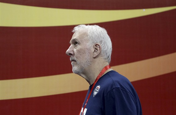 Americký trenér Gregg Popovich a jeho typický výraz