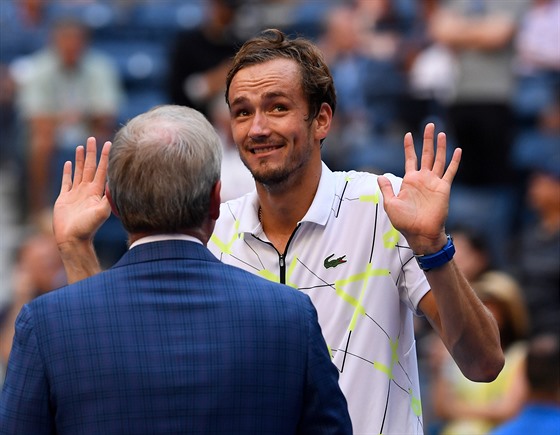 Omluvné gesto Daniila Medvedva k fanoukm na US Open.