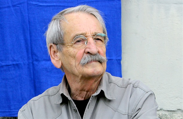 Dělal naschvály režimu, po okupaci přišel Weigel o práci. U Cimrmanů začal jako grafik