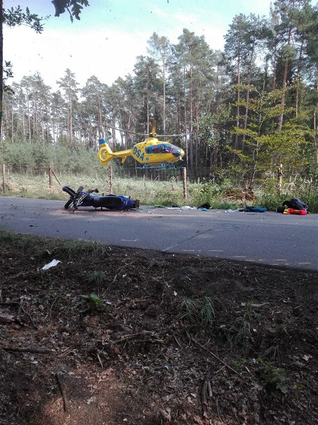 Jeden chlapec letl do nemocnice vrtulníkem, druhý sanitkou.