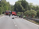 Kamion po srce s osobnm autem spadl do pehrady Jesenice u Chebu.