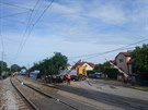 Na pejezdu v praské Uhínvsi se srazil vlak s kamionem (6. záí 2019)