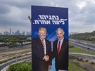Volební plakát izraelského premiéra Benjamina Netanjahua, na kterém pózuje...