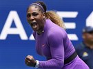 Amerianka Serena Williamsová oslavuje vítzný fiftýn bhem osmifinále US Open.