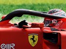 Jezdec Ferrari Charles Leclerc bhem Velké ceny Itálie formule 1.
