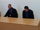 V Plzni začal soud s mužem (vpravo), který napadl ženu s dítětem.