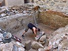 Objevy archeolog na hrad Helftn, na snmku doiovn podlahy mstnosti po...