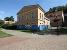 Klasicistní budova Hadích lázní v Teplicích pestala po nkolika pestavbách...