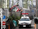 Následky stetu vlaku s nákladním autem v japonské Jokoham. idi auta sráku...