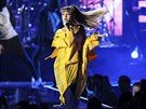 Ariana Grande bhem vystoupení na iHeartRadio Music Festival v Las Vegas (24....