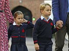 Princezna Charlotte a princ George v první kolní den malé princezny (Londýn,...