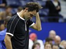 Zklamaný Roger Federer po vyazení ve tvrtfinále US Open.
