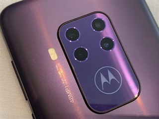 Motorola One Zoom