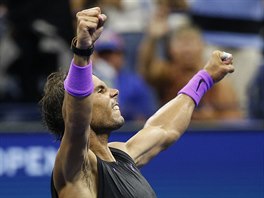 panl Rafael Nadal se raduje z postupu do tvrtfinle US Open.