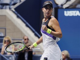 Belinda Bencicov ze vcarska se povzbuzuje ve tvrtfinle US Open.