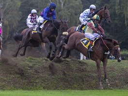 Momentka z kvalifikace na Velkou pardubickou