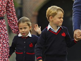 Princezna Charlotte a princ George v první kolní den malé princezny (Londýn,...