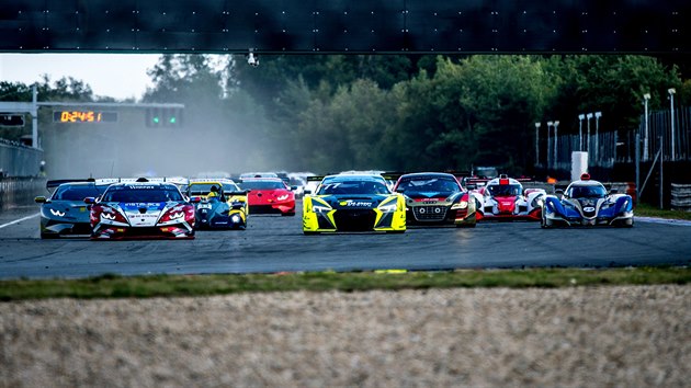 Z�vody na Masarykov� okruhu.