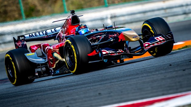 Z�vody na Masarykov� okruhu.