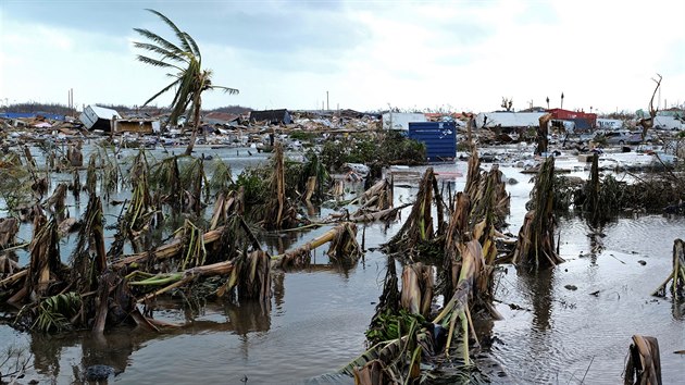 dn huriknu Dorian si na Bahamch vydalo nejmn 20 mrtvch. (5. z 2019)