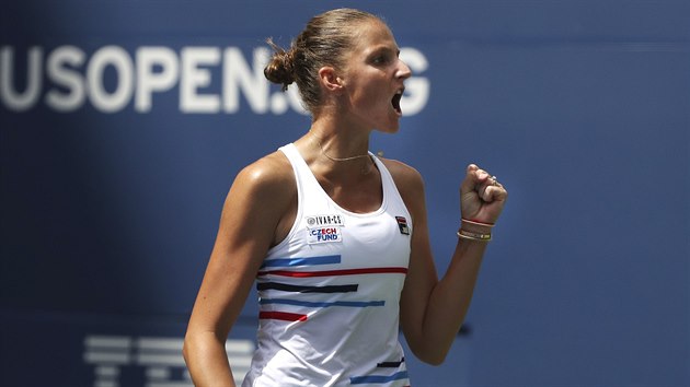 Karolna Plkov se raduje bhem osmifinle US Open.
