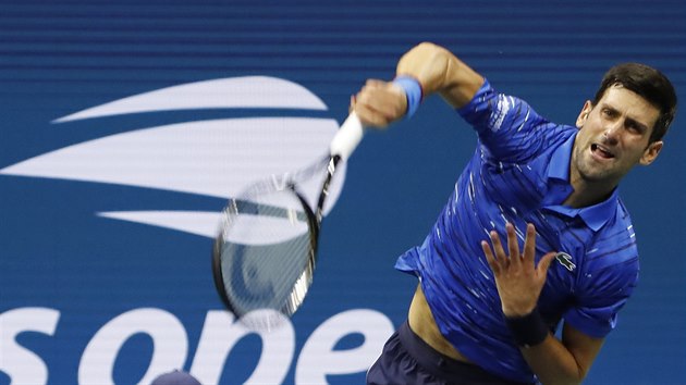 Srb Novak Djokovi bhem osmifinle US Open.