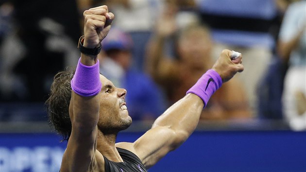 panl Rafael Nadal se raduje z postupu do tvrtfinle US Open.