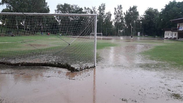 Po odpoledn bouce mli stedoet hasii napilno. Nejastji vyjdj k popadanm stromm nebo zaplavenm sklepm. (1. z 2019)