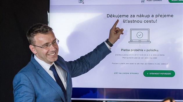 Pedstaven elektronickho dlninho kuponu na rozestavnm Praskm okruhu, ministr dopravy Vladimr Kremlk (5. z 2019) 