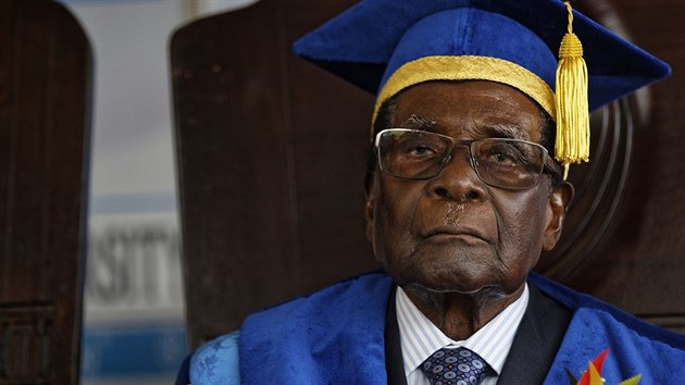Svren zimbabwsk prezident Robert Mugabe. (17. listopadu 2017)