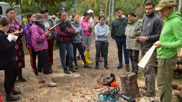 Vědci z Mendelovy univerzity učí mongolské studenty, jak správně pečovat o lesy.