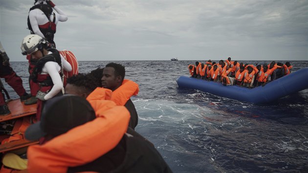 Pevzet migrant za hranic libyjskch teritorilnch vod (8. srpna 2019)