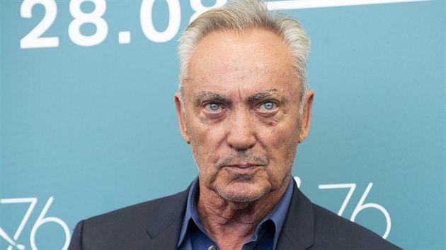 Herec Udo Kier p�ijel na festival do Ben�tek s filmem Nabarven� pt��e